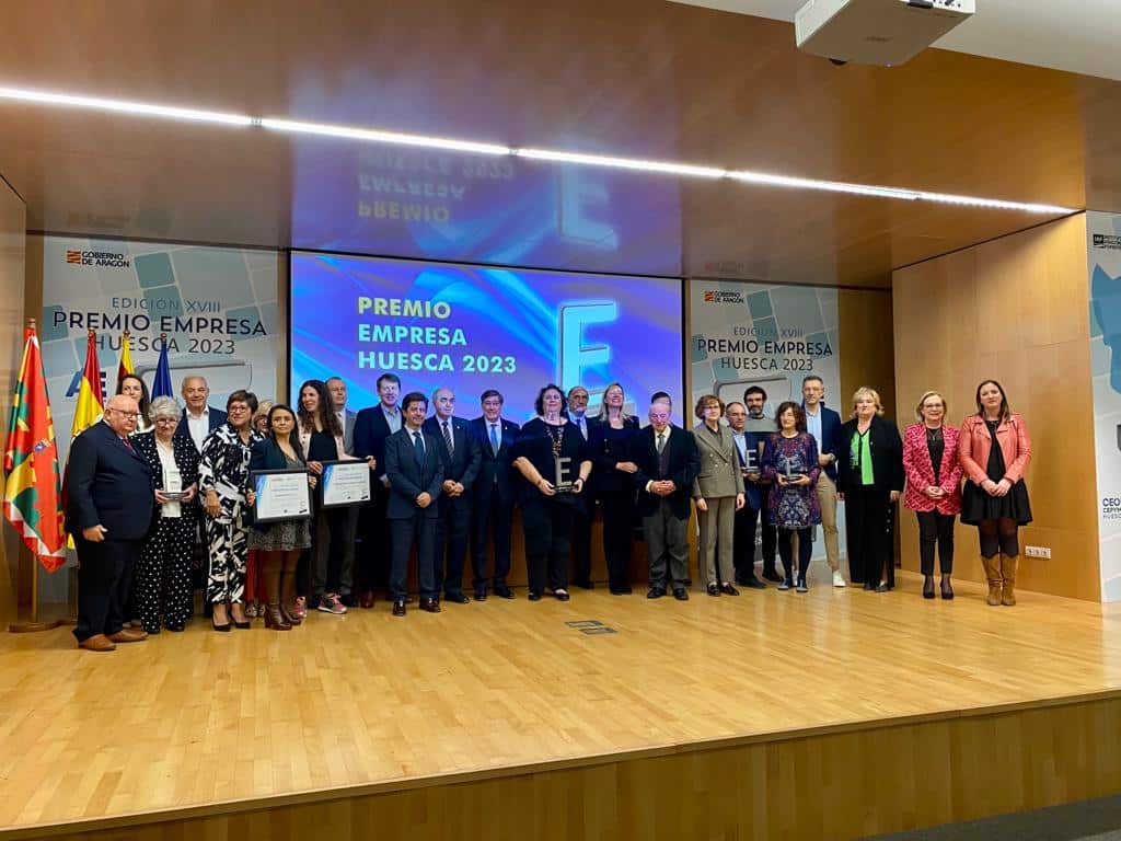 En este momento estás viendo EL VICEPRESIDENTE ENTREGA A FRIBIN SAT EL PREMIO EMPRESA HUESCA 2023