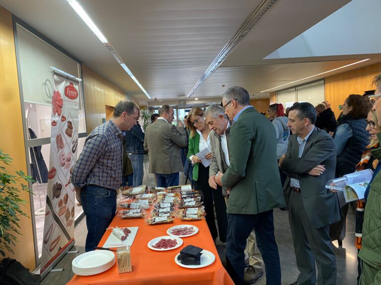 Lee más sobre el artículo EL CONSEJERO DE AGRICULTURA, GANADERÍA Y ALIMENTACIÓN VISITA EL CENTRO DE INNOVACIÓN GASTRONÓMICA DE ARAGÓN