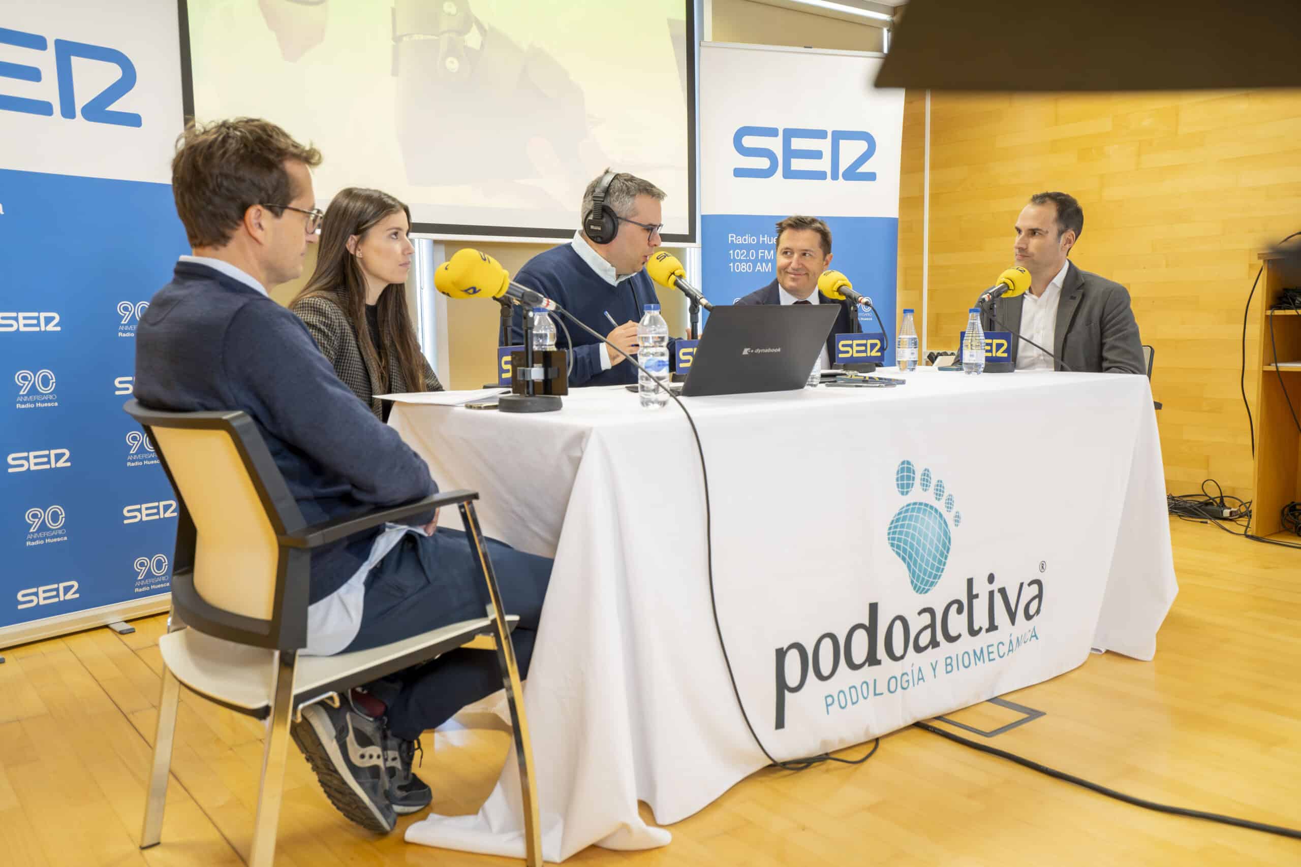 En este momento estás viendo RADIO HUESCA EMITE DESDE PODOACTIVA SU PROGRAMA «HOY POR HOY»