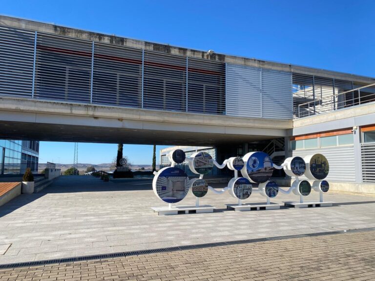 Lee más sobre el artículo LA EXPOSICIÓN  “EXPLORANDO LA FRONTERA DEL CONOCIMIENTO: CIENCIA EN ARAGÓN», ATERRIZA EN WALQA