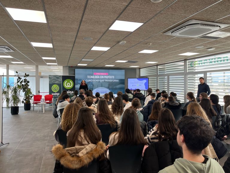 Lee más sobre el artículo WALQA IMPULSA LAS VOCACIONES CIENTÍFICAS CON REFERENTES FEMENINOS ENTRE EL ALUMNADO OSCCENSE