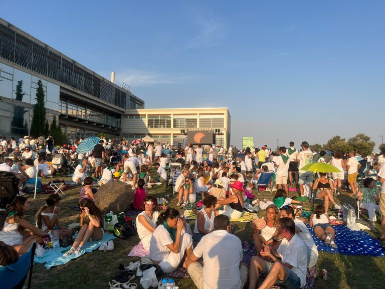 Lee más sobre el artículo WALQA REÚNE A CERCA DE 4.000 PERSONAS PARA DISFRUTAR DEL ECLIPSE TOTAL DE SOL Y LAS PERSEIDAS